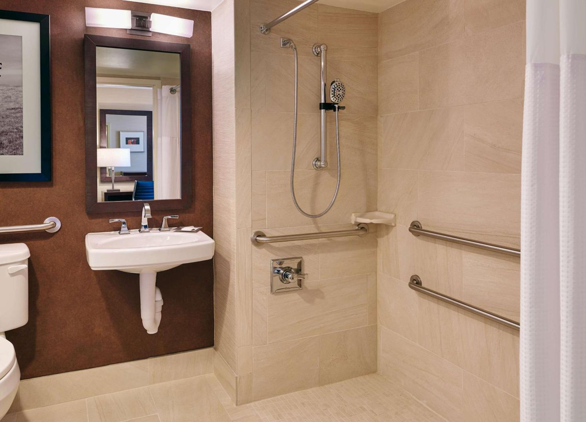 Double Room Roll Shower Mobility Hearing Accessible,1546970170:JPEG
