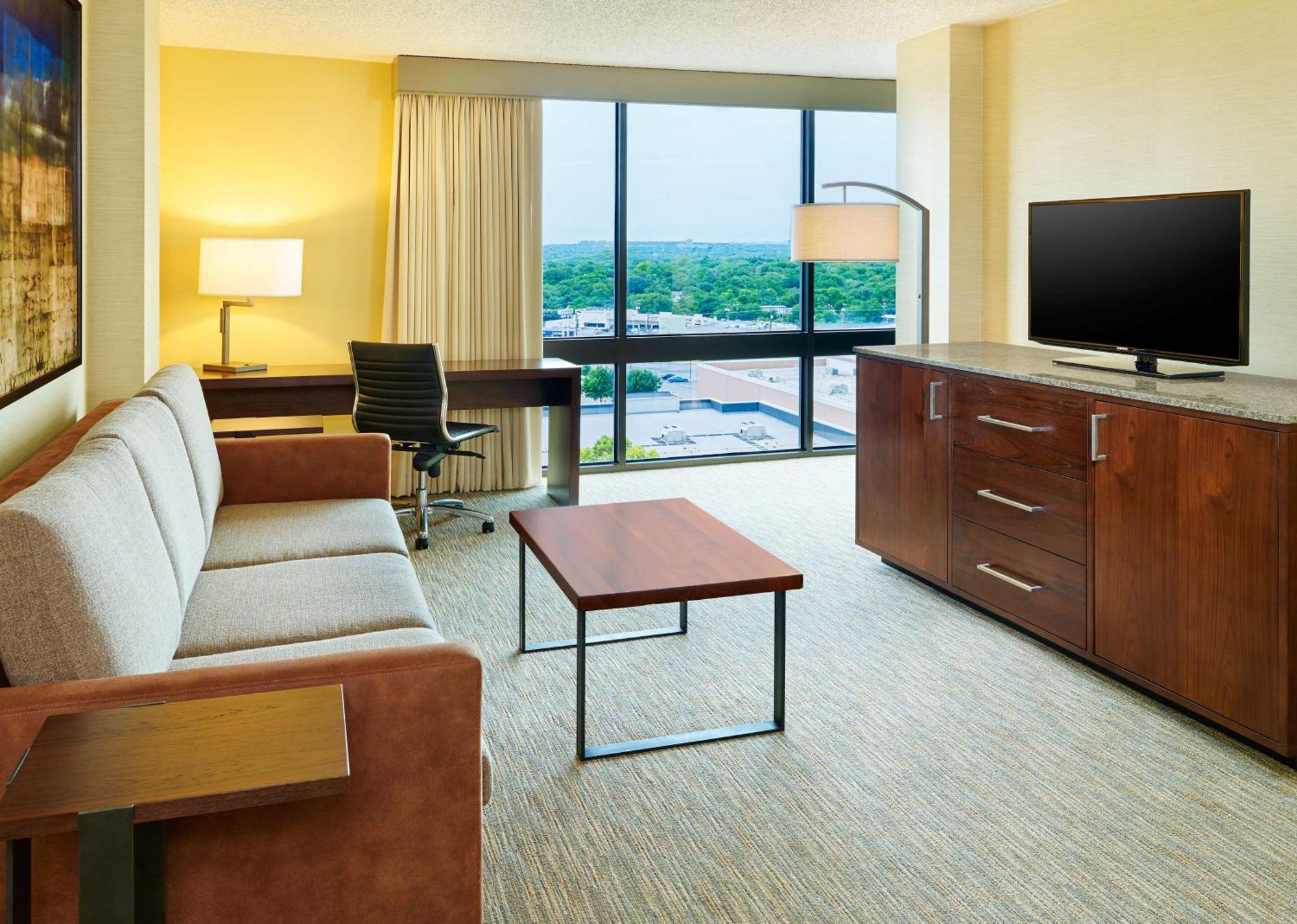 One-Bedroom King Suite,1546970122:JPEG
