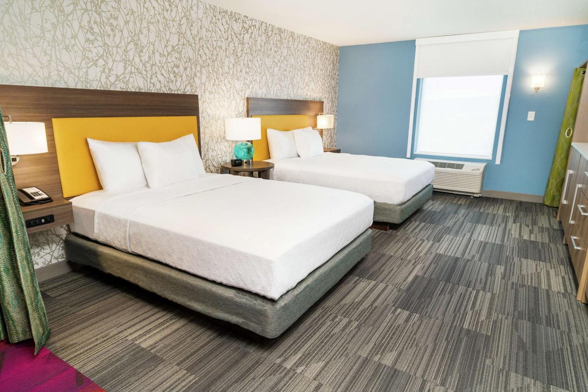Queen Studio Two Queen Beds Mobility Hearing Access or Non-Smoking,1557369835:JPEG